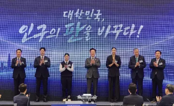 李 대통령 “‘정상 가족’ 용어 바꾸자”… ‘남녀 결혼 가족’이 잘못?